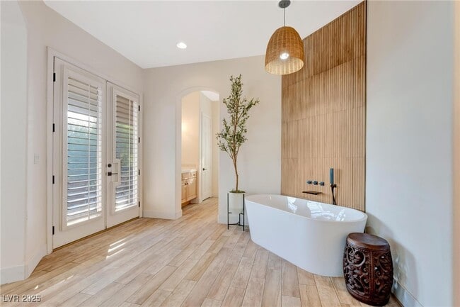 property at 904 Pont Chartrain Dr