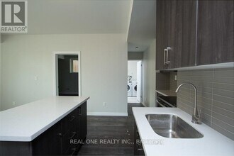 3158 Carding Mill Trail in Oakville, ON - Building Photo - Building Photo