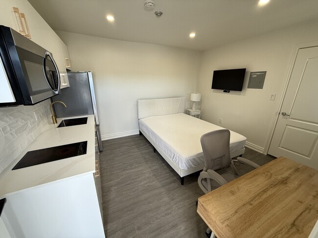 property at 7800 Lundy's Ln