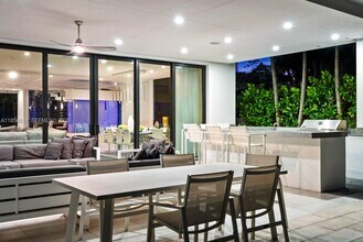 310 SE 11th Ave in Fort Lauderdale, FL - Building Photo - Building Photo