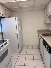 14501 N Kendall Dr, Unit 408H in Miami, FL - Building Photo - Building Photo