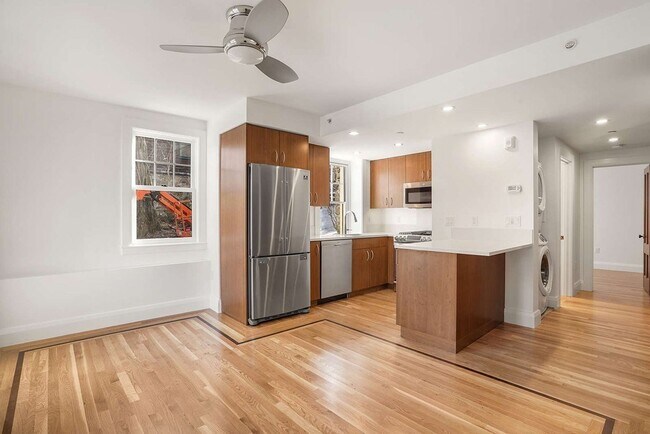 165 Winthrop Rd, Unit B in Brookline, MA - Building Photo - Building Photo