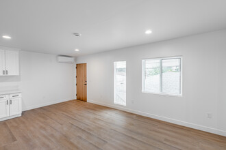 2236 S Burnside Ave, Unit 2236.5 in Los Angeles, CA - Foto de edificio - Building Photo