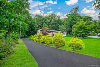 7 Charlotte Dr in Spring Valley, NY - Building Photo - Building Photo