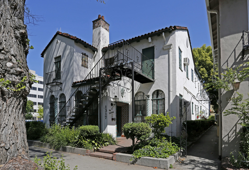 The Valencia in Sacramento, CA - Building Photo