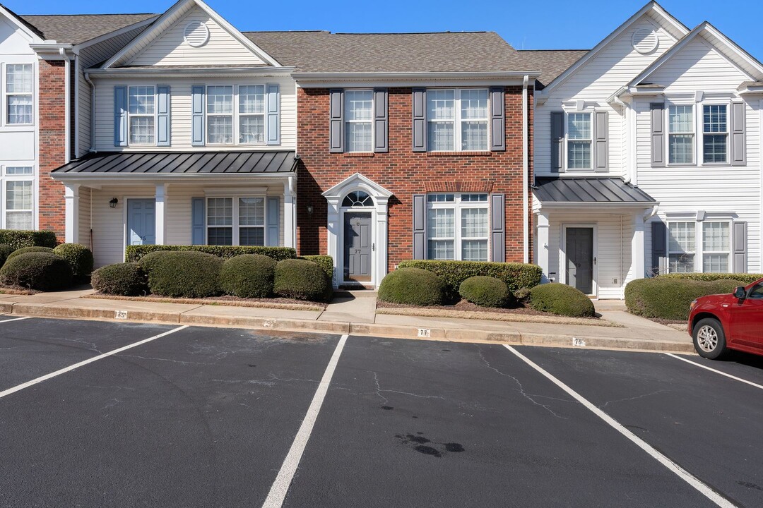 77 Spring Crossing Cir in Greer, SC - Foto de edificio