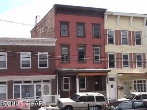 402 W Race St in Pottsville, PA - Building Photo