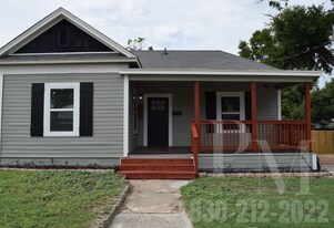 213 Stafford St in San Antonio, TX - Building Photo