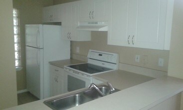 4751 Via Palm Lakes-Unit -413 in West Palm Beach, FL - Building Photo - Building Photo