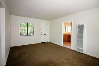 717 Charles St, Unit #B in Santa Rosa, CA - Building Photo - Building Photo