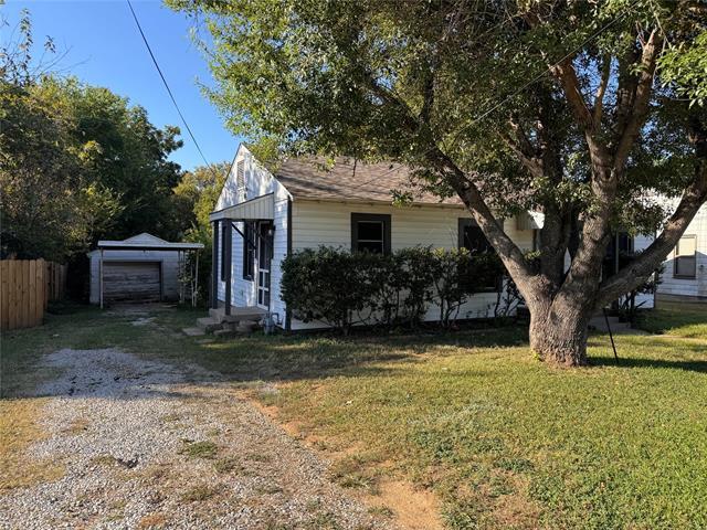 1920 Pembroke St in Irving, TX - Building Photo - Building Photo