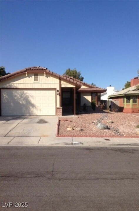 7440 Lattimore Dr in Las Vegas, NV - Building Photo