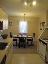 210 Regency Park Dr, Unit 210 in Agawam, MA - Building Photo