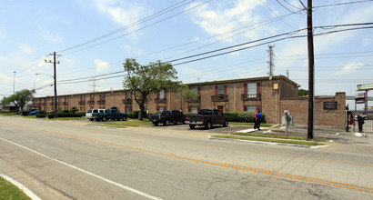 Bella Luna Apartments in Houston, TX - Building Photo - Building Photo