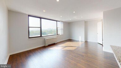 4600 Duke St, Unit 1518 in Alexandria, VA - Foto de edificio - Building Photo