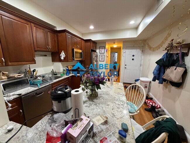 1029 Tremont St, Unit 2 in Boston, MA - Building Photo - Building Photo