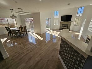 6527 Gaviota Ave, Unit 6527 in Van Nuys, CA - Foto de edificio - Building Photo