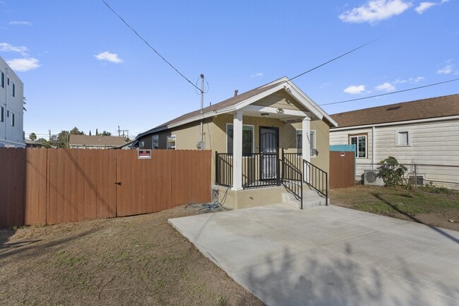 1443 W 36th Pl in Los Angeles, CA - Building Photo - Building Photo