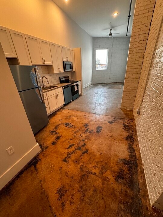 101 S Main St in Hopewell, VA - Building Photo