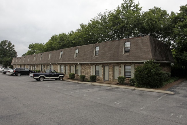 College Park Town House Apartments in Gallatin, TN - Building Photo - Building Photo
