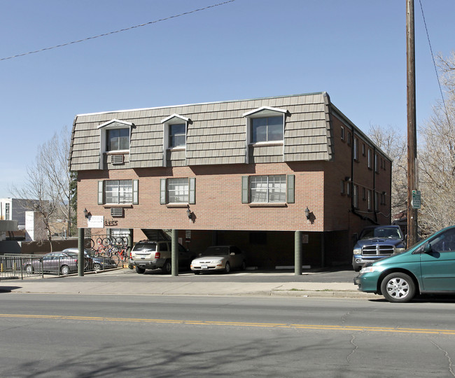 Shirley Ann Apartments in Englewood, CO - Foto de edificio - Building Photo