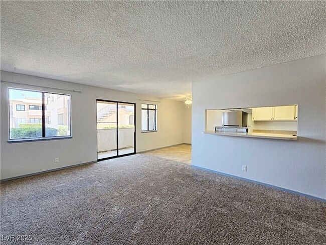 3720 Snorkel Cir, Unit 2 in Las Vegas, NV - Building Photo - Building Photo