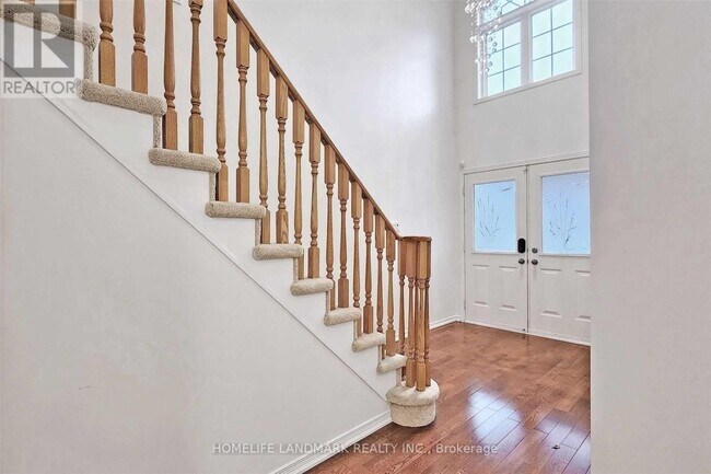 7 Cottinghill Way in Aurora, ON - Building Photo - Building Photo