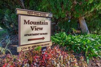 Mountain View Apartment Homes in Upland, CA - Foto de edificio - Building Photo