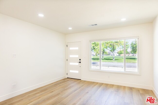 5540 Parkcrest St in Long Beach, CA - Building Photo - Building Photo