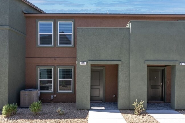 6168 Hibiscus Gdn St