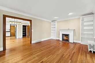 82 S Williams St in Crystal Lake, IL - Foto de edificio - Building Photo