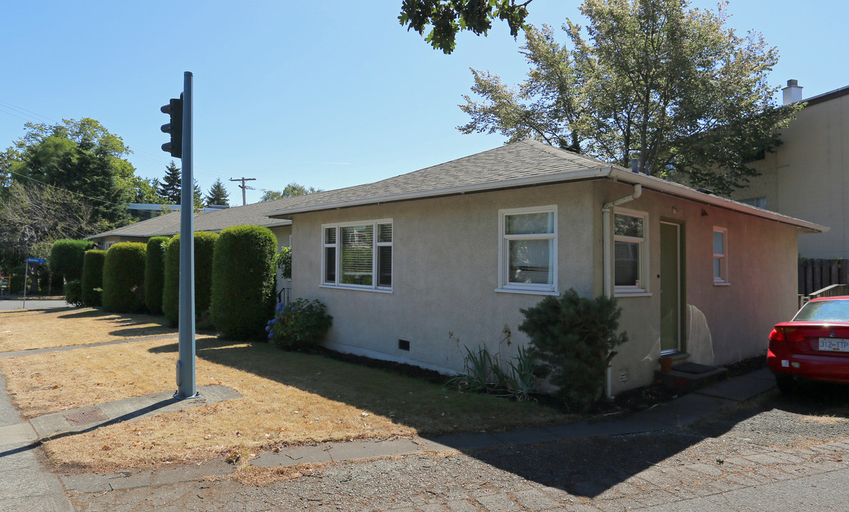 1693-1699 Fort St in Victoria, BC - Building Photo