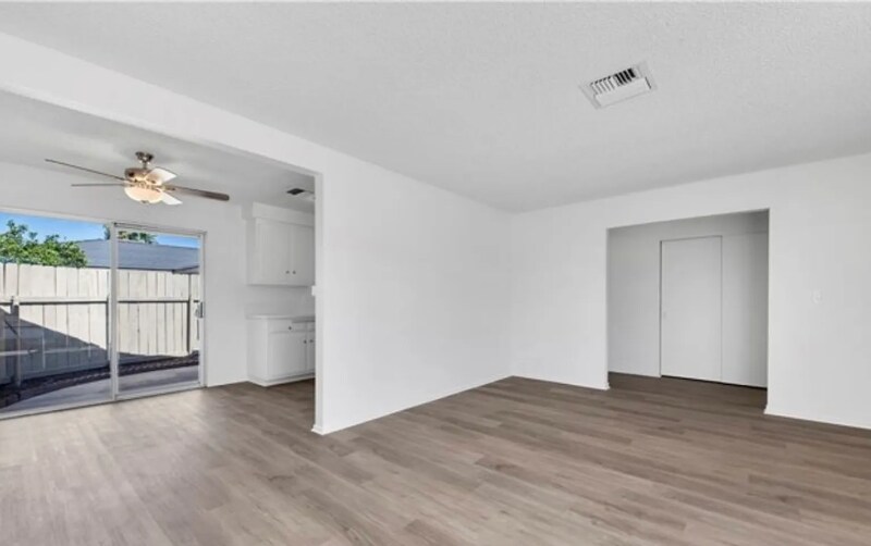 41026 Beachwood Ave in Hemet, CA - Foto de edificio