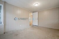 656 Schroder Ave NE photo'