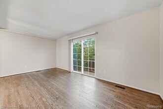 483 W Lincoln Ave in Madison Heights, MI - Building Photo - Building Photo