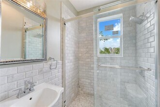 1320 Drexel Ave, Unit 300 in Miami Beach, FL - Building Photo - Building Photo