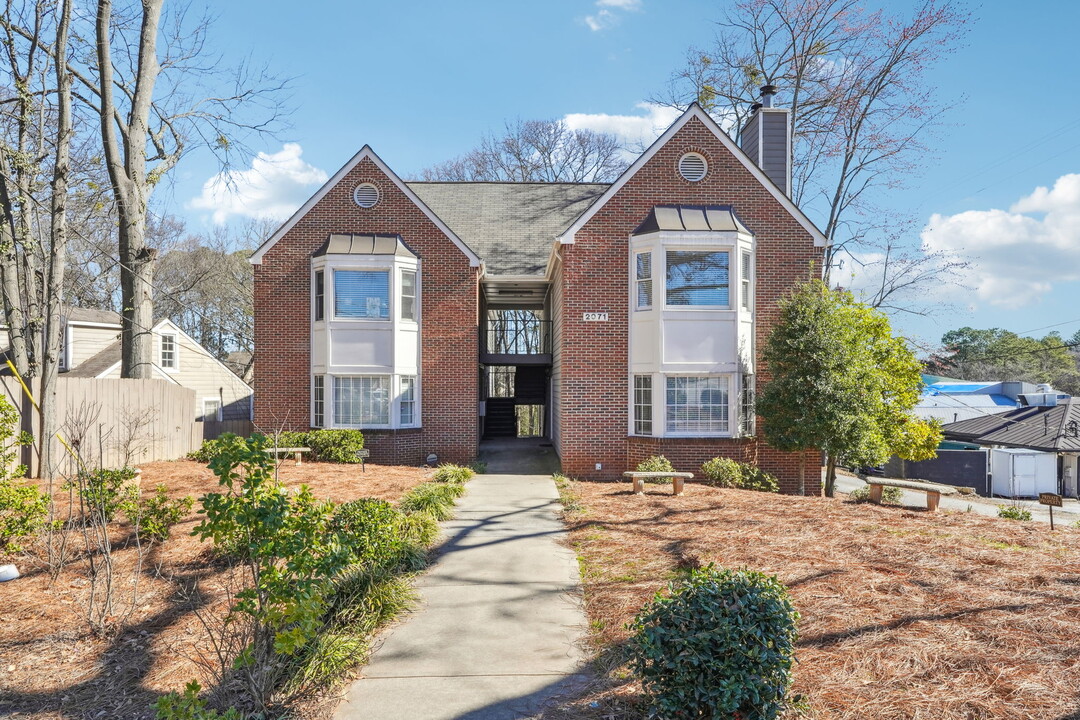 2071 Defoors Ferry Road NW in Atlanta, GA - Building Photo