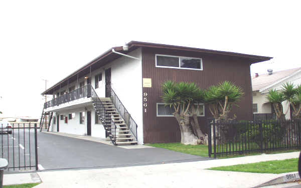 9561 Los Angeles St in Bellflower, CA - Building Photo - Building Photo