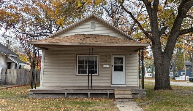 property at 1920 5th St