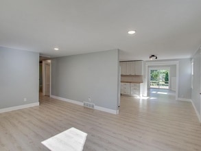 1865 Maple Dr in Traverse City, MI - Foto de edificio - Building Photo