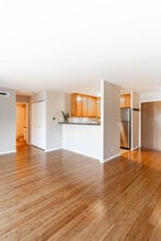 5950 Oakwood Dr, Unit 2F in Lisle, IL - Building Photo - Building Photo