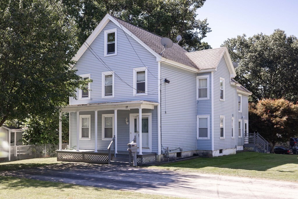17 Montague St in Worcester, MA - Building Photo