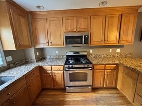 55 Columbus Ave in Southington, CT - Foto de edificio - Building Photo