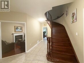 134 Raymond Crescent in Barrie, ON - Building Photo - Building Photo