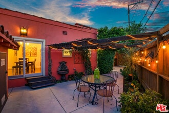 10721 Aqua Vista St in Los Angeles, CA - Building Photo - Building Photo