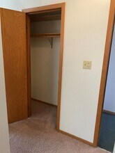 410 4th Ave NE in Watertown, SD - Building Photo - Building Photo