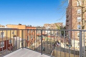 239 E 28th St in Brooklyn, NY - Building Photo - Building Photo
