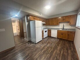 3407 NW Duncan Rd in Blue Springs, MO - Building Photo