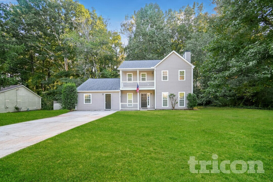 3845 Forsythia Way in Douglasville, GA - Foto de edificio