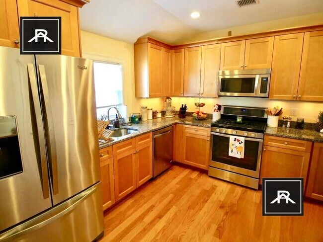 52 Carleton St in Newton, MA - Building Photo - Building Photo